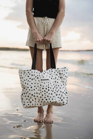 model holding cocobeach bag with zips on noosa beach 